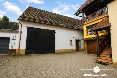 BERK Immobilien – Wohnen und Ausbauen auf einem großzügigen Grundstück mit ca. 1.283 m² - Hofansicht Scheune (KI) (123824)