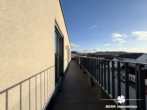 Balkon - VERKAUFT – BERK Immobilien – Goldene Stunde im eigenen Zuhause – mit Rundumblick und Schlosskulisse