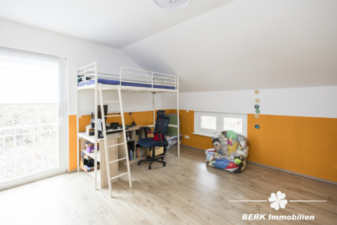 BERK Immobilien – Freistehendes Einfamilienhaus mit Wallbox, PV und gepflegtem Zustand - Schlafen 2 (118510)