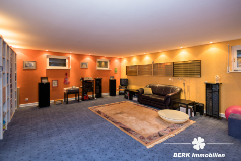 BERK Immobilien – Licht, Ruhe & Weitblick: Ihr neues Zuhause in bester Lage von Haibach - Hobby UG (118738)