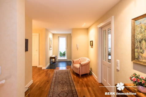 BERK Immobilien – Licht, Ruhe & Weitblick: Ihr neues Zuhause in bester Lage von Haibach - Eingangsbereich (118711)