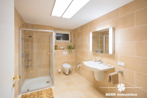 BERK Immobilien – Licht, Ruhe & Weitblick: Ihr neues Zuhause in bester Lage von Haibach - Bad UG (118736)