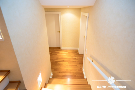 BERK Immobilien – Licht, Ruhe & Weitblick: Ihr neues Zuhause in bester Lage von Haibach - Kellerabgang (118734)
