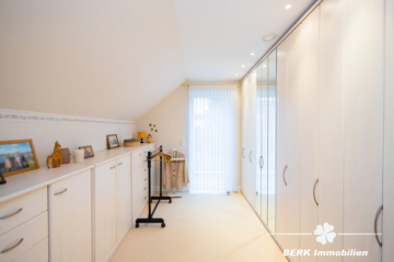 BERK Immobilien – Licht, Ruhe & Weitblick: Ihr neues Zuhause in bester Lage von Haibach - Ankleide (109621)