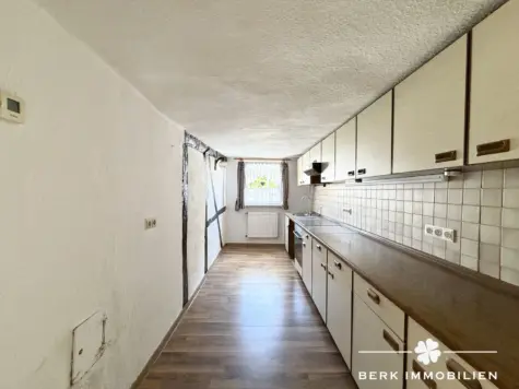 BERK Immobilien – Charmantes Fachwerkhaus mit Geschichte und besonderem Wohnflair - Küche (130903)