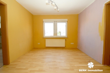 BERK Immobilien – Solides Wohnhaus mit 5 Schlafzimmern und praktischem Anbau - DG Büro (106970)