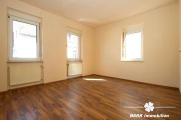 BERK Immobilien – Solides Wohnhaus mit 5 Schlafzimmern und praktischem Anbau - EG Esszimmer (106968)