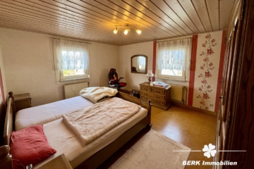 BERK Immobilien – Gepflegtes Einfamilienhaus mit Charme in Mudau-Reisenbach zu verkaufen - Schlafzimmer OG (104380)