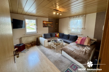 BERK Immobilien – Gepflegtes Einfamilienhaus mit Charme in Mudau-Reisenbach zu verkaufen - Wohnzimmer EG (104375)