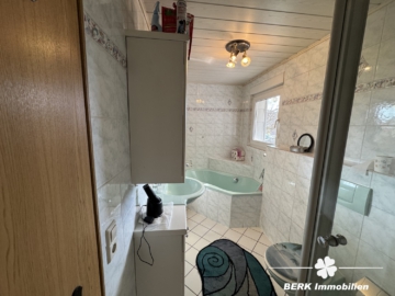 BERK Immobilien – Gepflegtes Einfamilienhaus mit Charme in Mudau-Reisenbach zu verkaufen - Bad EG (104377)