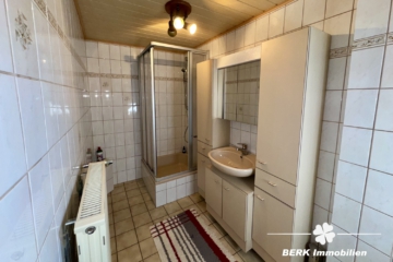 BERK Immobilien – Gepflegtes Einfamilienhaus mit Charme in Mudau-Reisenbach zu verkaufen - Badezimmer OG (104385)