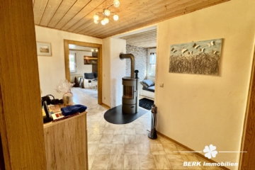 BERK Immobilien – Gepflegtes Einfamilienhaus mit Charme in Mudau-Reisenbach zu verkaufen - Flur EG (104370)