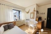 Büro - Gästezimmer - RESERVIERT – BERK Immobilien – Großzügiges Architektenhaus mit Wohnambiente und traumhaften Garten – ideal zum Leben und Arbeiten