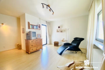 RESERVIERT – BERK Immobilien – Großzügiges Architektenhaus mit Wohnambiente und traumhaften Garten – ideal zum Leben und Arbeiten - Schlafzimmer - Kinder 2 mit Balkon (104411)