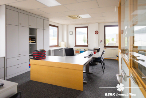 BERK Immobilien – Gewerbeobjekt mit Büro- und Hallenflächen für vielseitige Nutzung - Büroräume (128851)