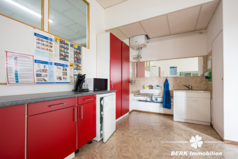 BERK Immobilien – Gewerbeobjekt mit Büro- und Hallenflächen für vielseitige Nutzung - Gemeinschaftsküche (128858)