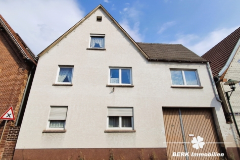 BERK Immobilien – Vielseitiges Zweifamilienhaus mit großem Potenzial in Mömlingen - Außenansicht (115444)