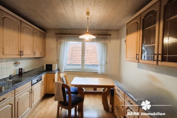 BERK Immobilien – Vielseitiges Zweifamilienhaus mit großem Potenzial in Mömlingen - Küche OG1 (106684)