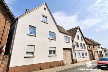 BERK Immobilien – Vielseitiges Zweifamilienhaus mit großem Potenzial in Mömlingen - Außenansicht (106687)