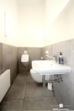 BERK Immobilien – Günstige Gelegenheit! Produktions- Lager- und Büroflächen auf insgesamt ca. 2225m² - Herren WC (104180)