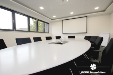 BERK Immobilien – Günstige Gelegenheit! Produktions- Lager- und Büroflächen auf insgesamt ca. 2225m² - Konferenzraum (104178)
