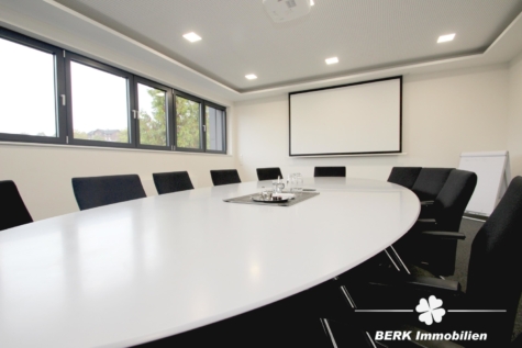 BERK Immobilien – Günstige Gelegenheit! Produktions- Lager- und Büroflächen auf insgesamt ca. 2225m² - Konferenzraum (114988)
