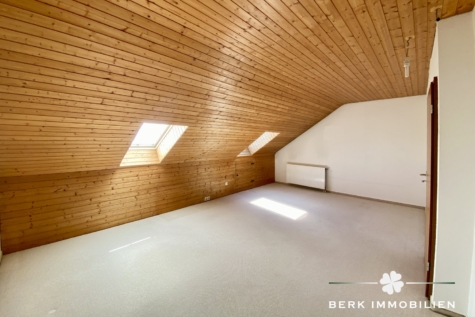 BERK Immobilien – Ideales Familien Zuhause mit viel Potential und Südgarten - Dachstudio Zimmer (3) (125947)
