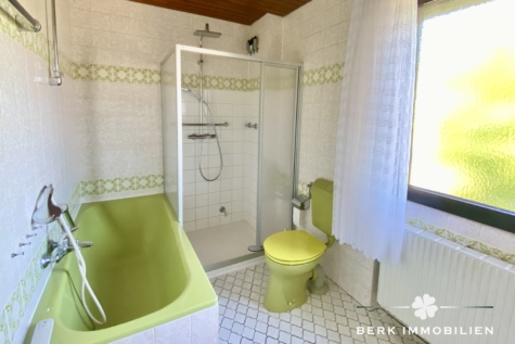 BERK Immobilien – Ideales Familien Zuhause mit viel Potential und Südgarten - Badezimmer (125944)