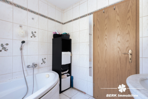 BERK Immobilien – Platz für Visionen: Die Gelegenheit für Käufer mit viel Platzbedarf - OG Bad (124397)