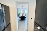 Zugang von Küche ins Esszimmer - BERK Immobilien – Wohnen mit Stil – EFH mit Mainblick & Terrasse in Stadtprozelten
