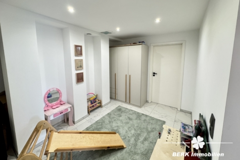 BERK Immobilien – Wohnen mit Stil – EFH mit Mainblick & Terrasse in Stadtprozelten - Spielecke eG (118755)