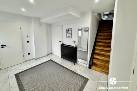 BERK Immobilien – Wohnen mit Stil – EFH mit Mainblick & Terrasse in Stadtprozelten - Eingangsbereich (118759)