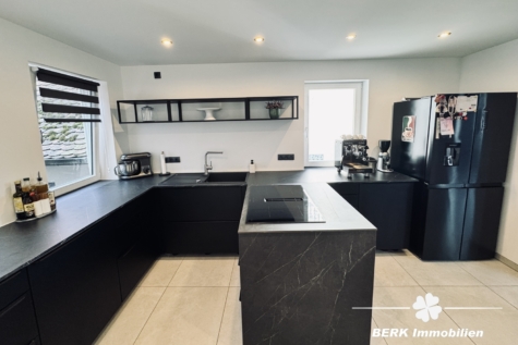BERK Immobilien – Wohnen mit Stil – EFH mit Mainblick & Terrasse in Stadtprozelten - Küche OG (118764)