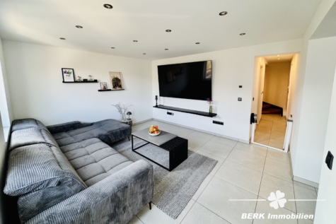 BERK Immobilien – Wohnen mit Stil – EFH mit Mainblick & Terrasse in Stadtprozelten - Wohnzimmer OG (118770)