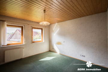 BERK Immobilien – Einfamilienhaus mit großem Garten und weiterem Ausbaupotenzial – in ruhiger Wohnlage von Kleinkahl - Schlafzimmer (106353)