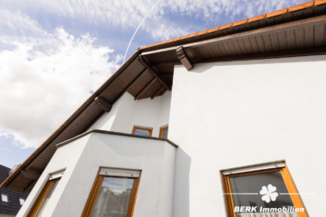 BERK Immobilien – Einfamilienhaus mit großem Garten und weiterem Ausbaupotenzial – in ruhiger Wohnlage von Kleinkahl - Loggia (106362)