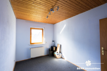 BERK Immobilien – Einfamilienhaus mit großem Garten und weiterem Ausbaupotenzial – in ruhiger Wohnlage von Kleinkahl - Kinderzimmer- Arbeitszimmer (106354)