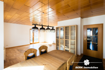 BERK Immobilien – Einfamilienhaus mit großem Garten und weiterem Ausbaupotenzial – in ruhiger Wohnlage von Kleinkahl - Wohn- und Essbereich (106350)