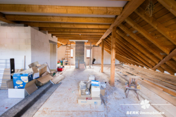 BERK Immobilien – Einfamilienhaus mit großem Garten und weiterem Ausbaupotenzial – in ruhiger Wohnlage von Kleinkahl - ausbaufähiges Dachgeschoss (106358)