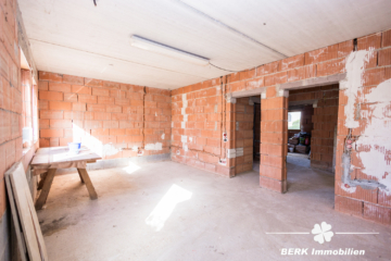 BERK Immobilien – Einfamilienhaus mit großem Garten und weiterem Ausbaupotenzial – in ruhiger Wohnlage von Kleinkahl - KG - Rohbau (106359)