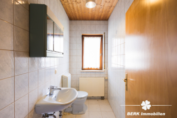 BERK Immobilien – Einfamilienhaus mit großem Garten und weiterem Ausbaupotenzial – in ruhiger Wohnlage von Kleinkahl - Gäste WC (106356)