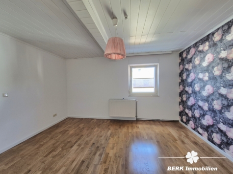 *VERKAUFT* BERK Immobilien – top Wohnlage in Alzenau: Ein- bis Zweifamilienhaus mit Erweiterungspotential & Nebengebäuden - Zimmer I (115716)