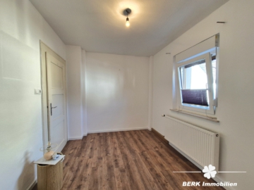 BERK Immobilien – top Wohnlage in Alzenau: Ein- bis Zweifamilienhaus mit Erweiterungspotential & Nebengebäuden - Zimmer II (106225)