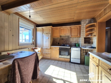 BERK Immobilien – top Wohnlage in Alzenau: Ein- bis Zweifamilienhaus mit Erweiterungspotential & Nebengebäuden - Küche OG (106230)