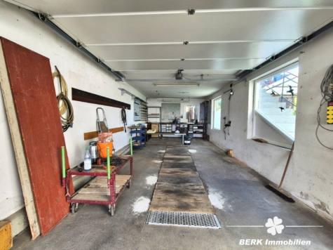 *VERKAUFT* BERK Immobilien – top Wohnlage in Alzenau: Ein- bis Zweifamilienhaus mit Erweiterungspotential & Nebengebäuden - Garage mit Autogrube (115726)