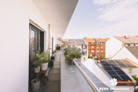 BERK Immobilien – Penthouse mit Weitblick und umlaufendem Balkon in Aschaffenburg - Umlaufender Balkon (128999)